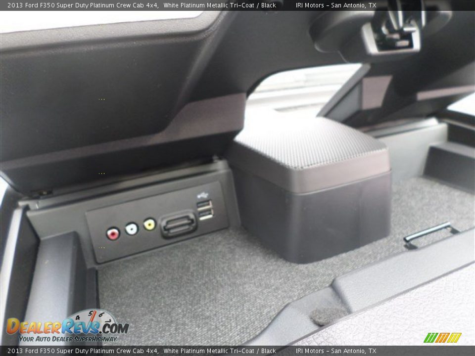 2013 Ford F350 Super Duty Platinum Crew Cab 4x4 White Platinum Metallic Tri-Coat / Black Photo #25