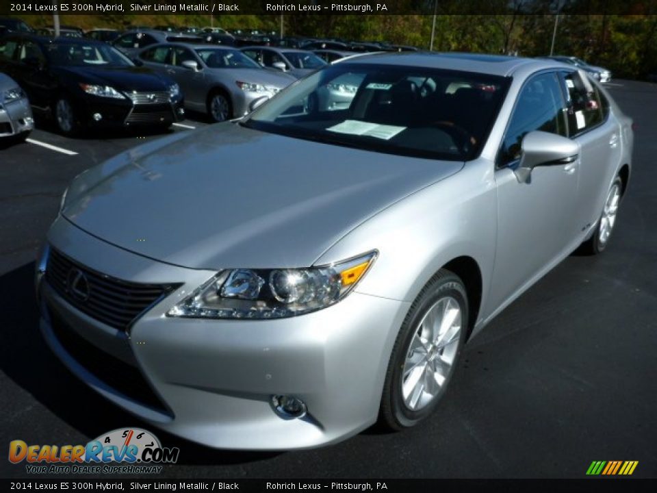 Front 3/4 View of 2014 Lexus ES 300h Hybrid Photo #8