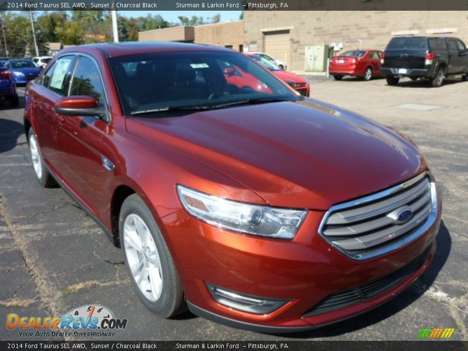Front 3/4 View of 2014 Ford Taurus SEL AWD Photo #1