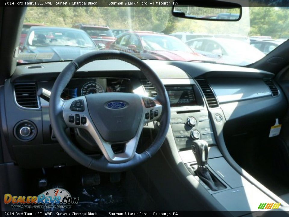 Dashboard of 2014 Ford Taurus SEL AWD Photo #10