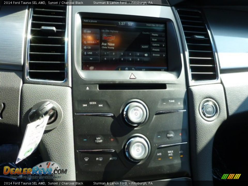 Controls of 2014 Ford Taurus SEL AWD Photo #14