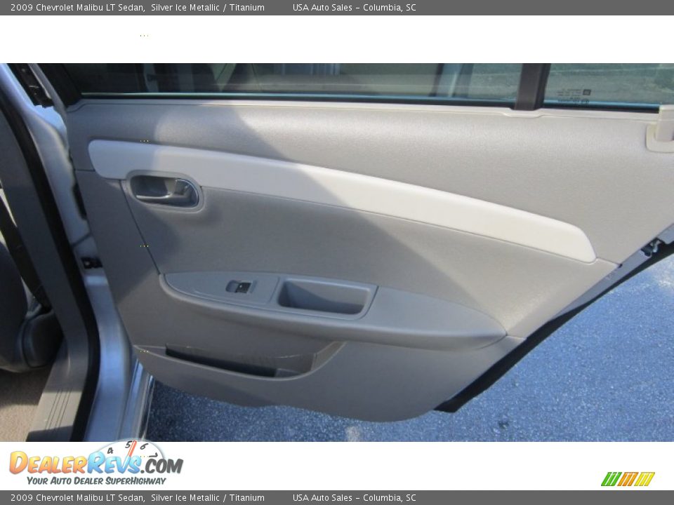 2009 Chevrolet Malibu LT Sedan Silver Ice Metallic / Titanium Photo #11