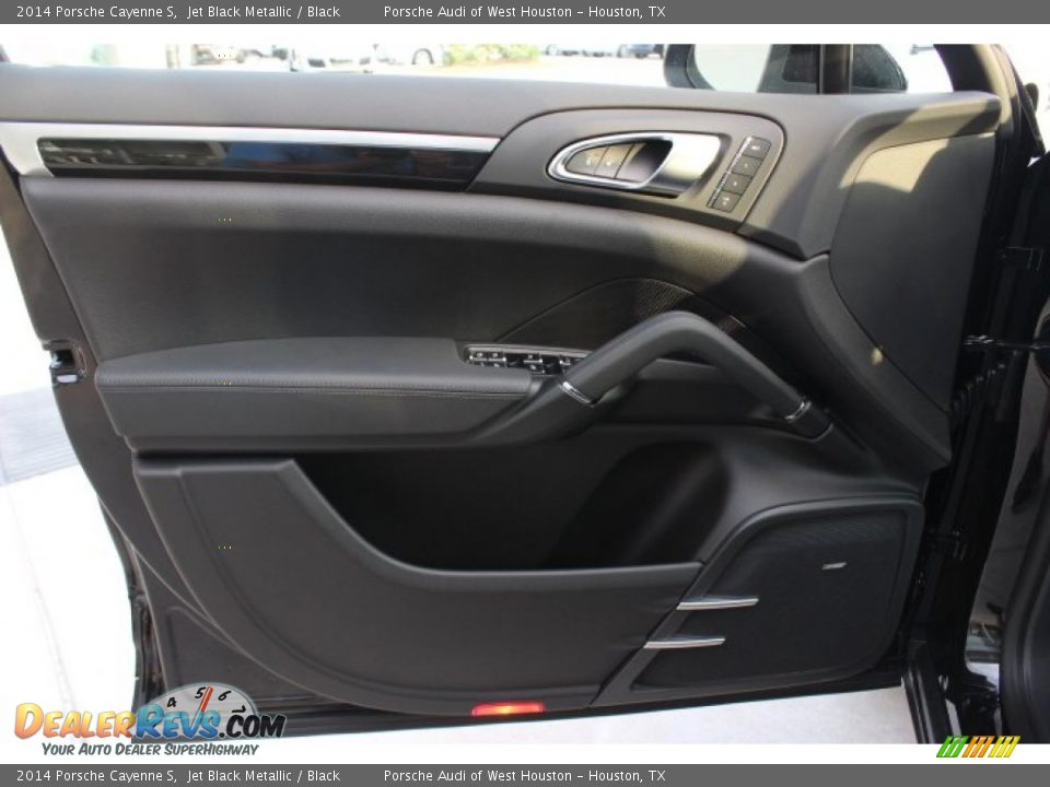 Door Panel of 2014 Porsche Cayenne S Photo #10