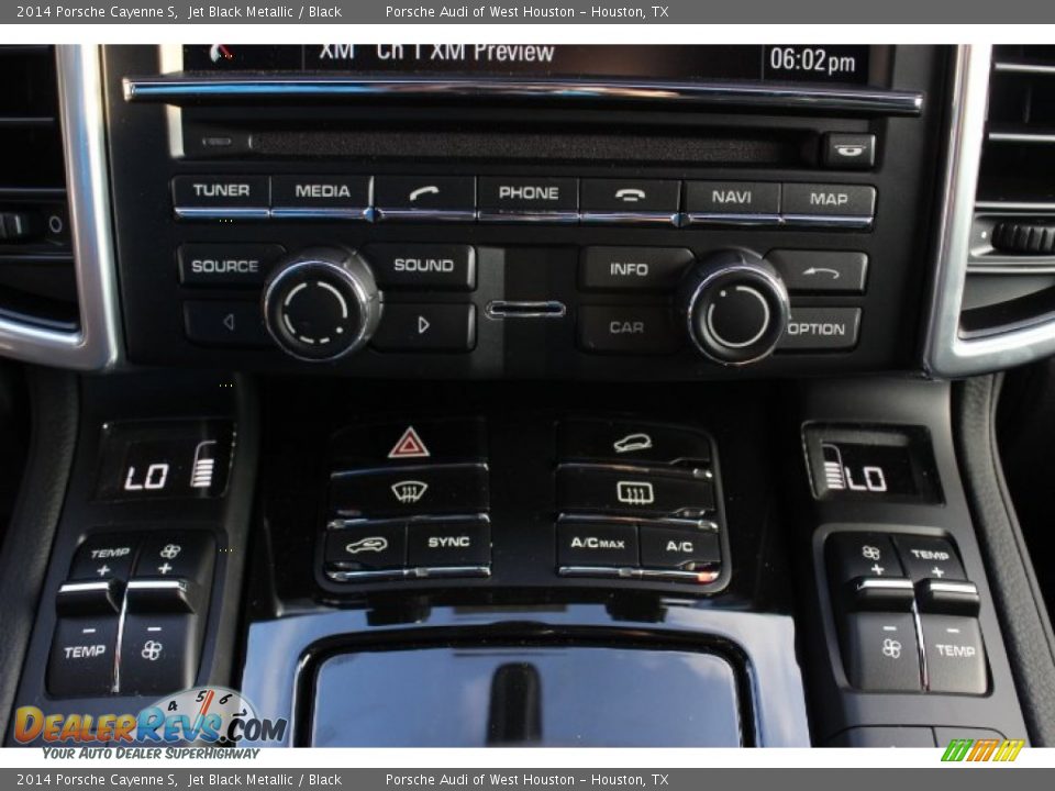 Controls of 2014 Porsche Cayenne S Photo #24