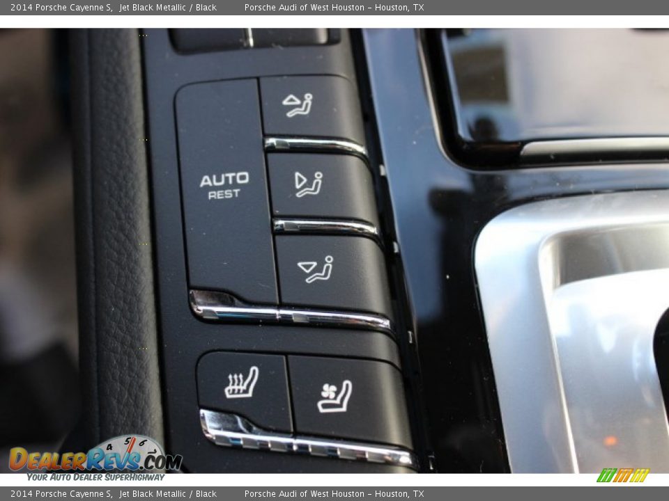 Controls of 2014 Porsche Cayenne S Photo #25