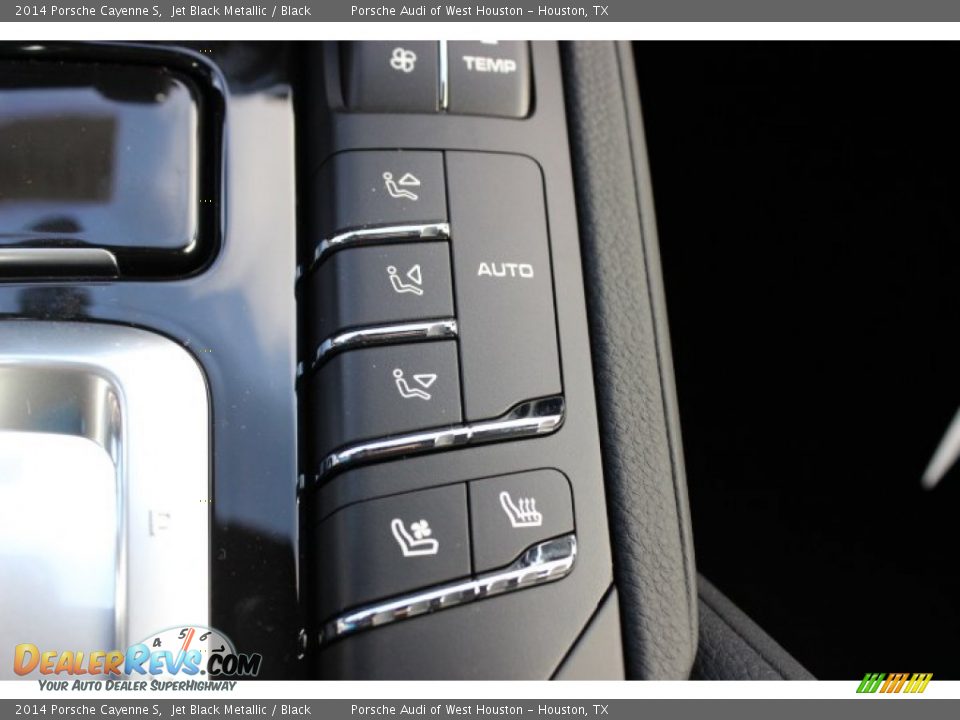 Controls of 2014 Porsche Cayenne S Photo #26