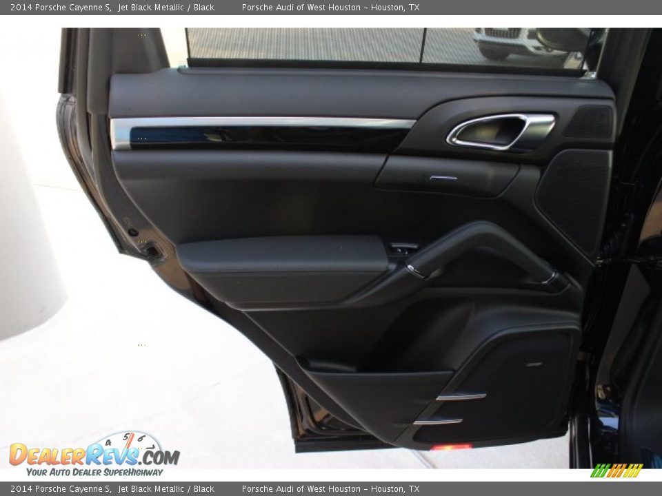 Door Panel of 2014 Porsche Cayenne S Photo #30