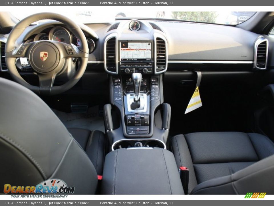 Dashboard of 2014 Porsche Cayenne S Photo #34