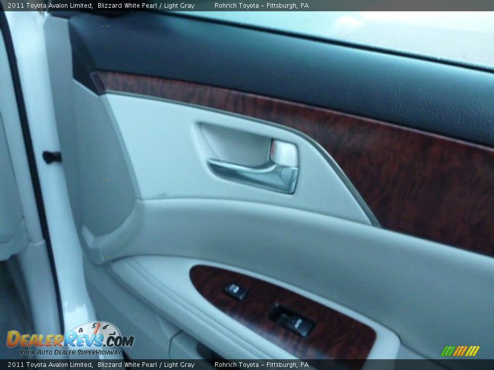 2011 Toyota Avalon Limited Blizzard White Pearl / Light Gray Photo #11