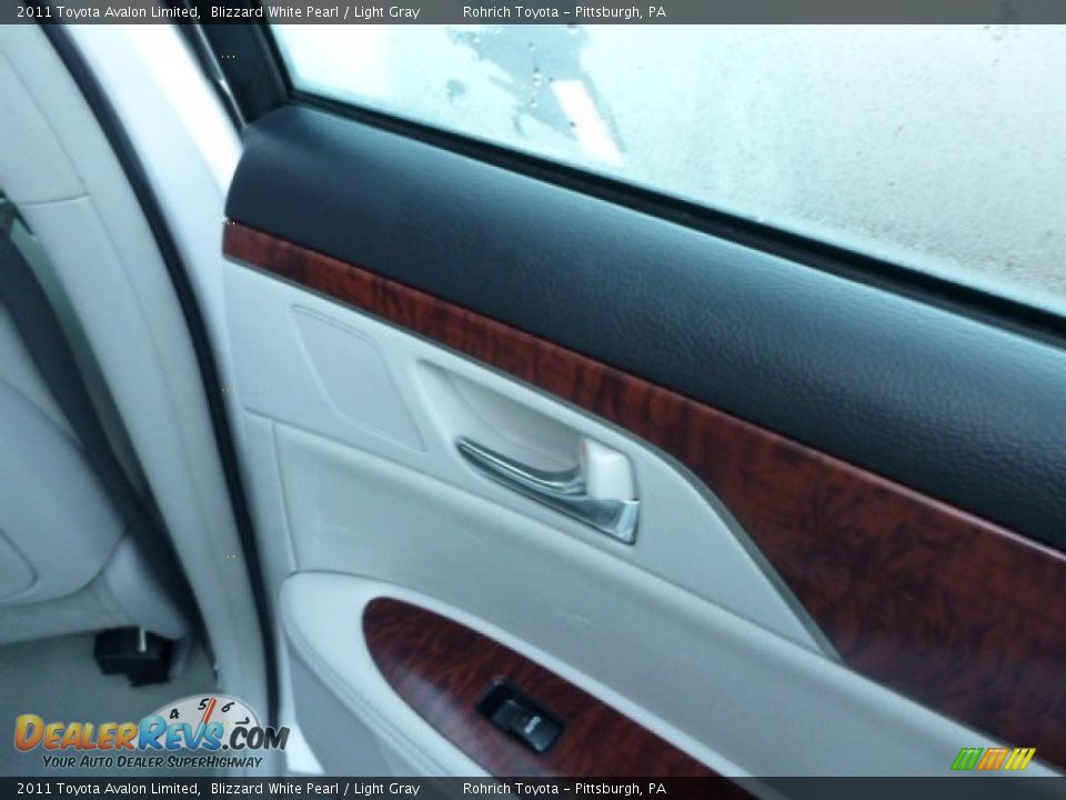 2011 Toyota Avalon Limited Blizzard White Pearl / Light Gray Photo #19