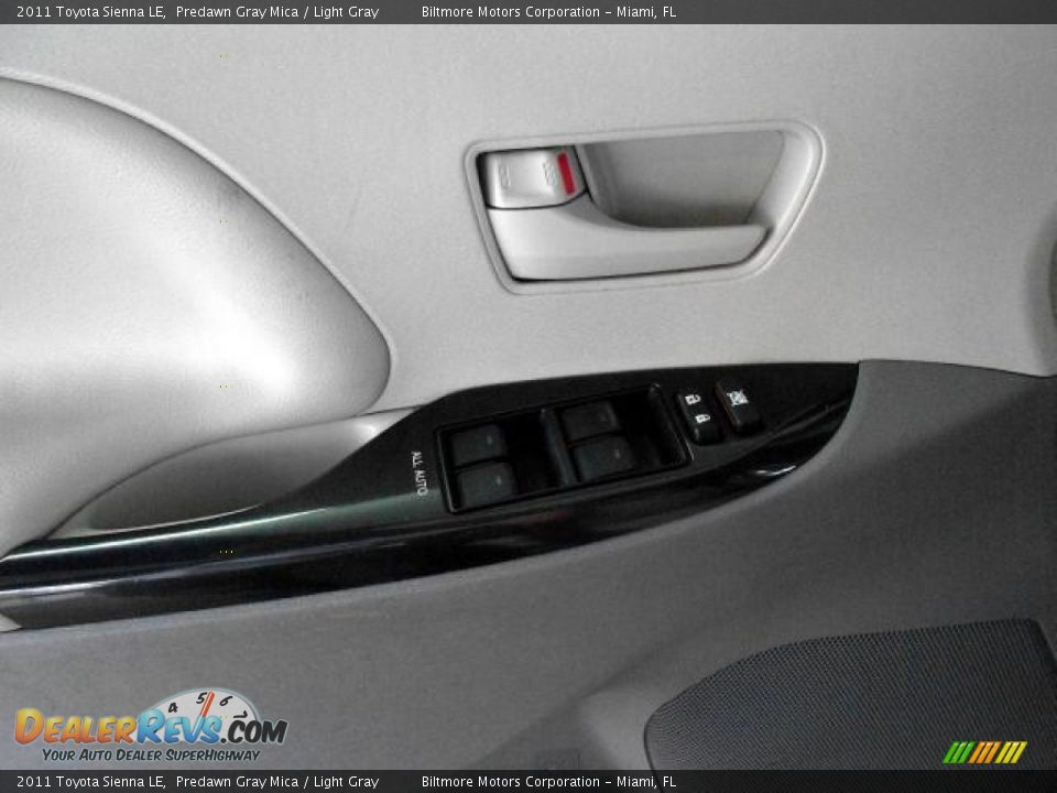 2011 Toyota Sienna LE Predawn Gray Mica / Light Gray Photo #29