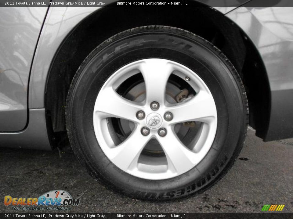 2011 Toyota Sienna LE Predawn Gray Mica / Light Gray Photo #30