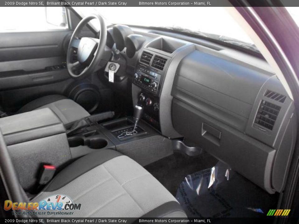 2009 Dodge Nitro SE Brilliant Black Crystal Pearl / Dark Slate Gray Photo #11
