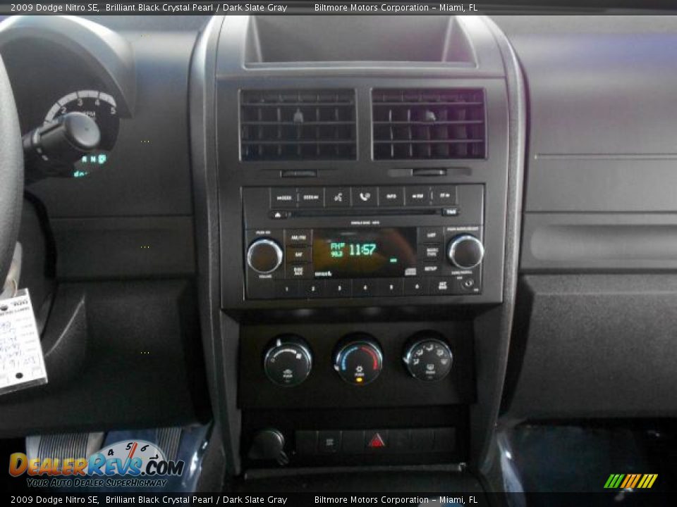 2009 Dodge Nitro SE Brilliant Black Crystal Pearl / Dark Slate Gray Photo #13