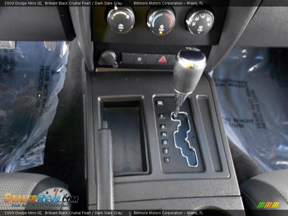 2009 Dodge Nitro SE Brilliant Black Crystal Pearl / Dark Slate Gray Photo #16