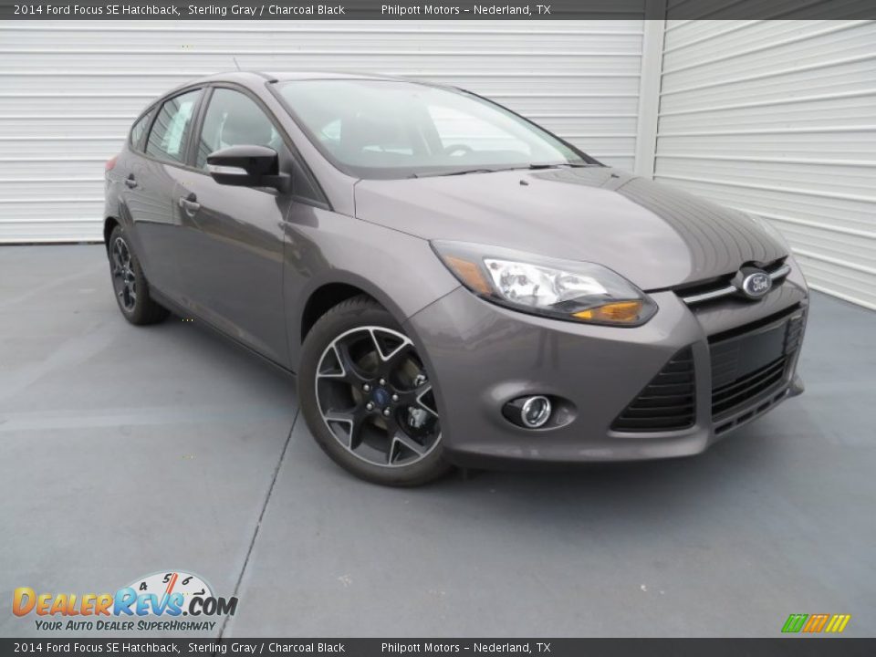 Front 3/4 View of 2014 Ford Focus SE Hatchback Photo #2