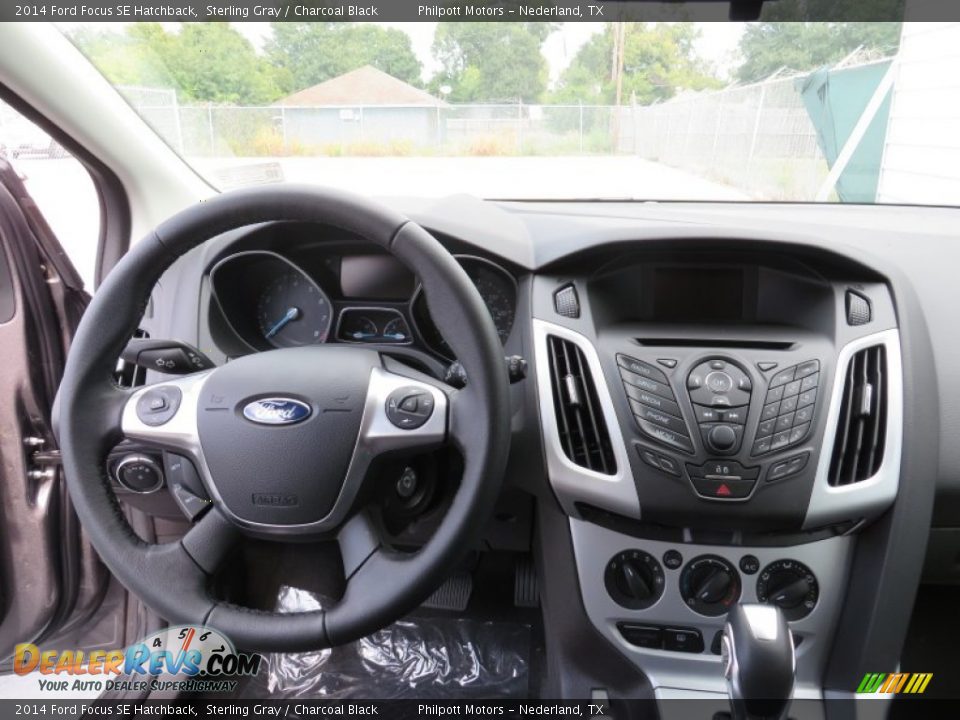 Dashboard of 2014 Ford Focus SE Hatchback Photo #29