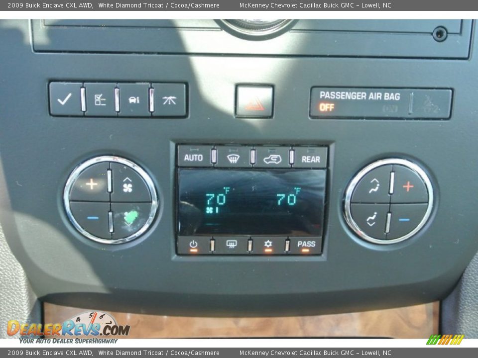 2009 Buick Enclave CXL AWD White Diamond Tricoat / Cocoa/Cashmere Photo #15