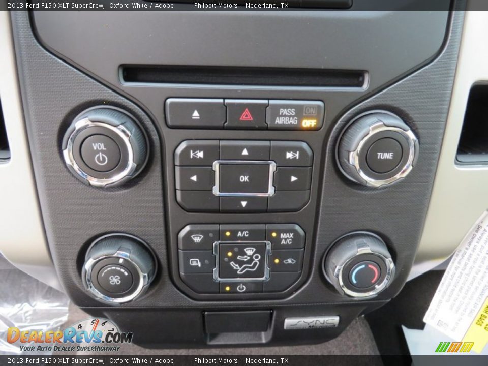 2013 Ford F150 XLT SuperCrew Oxford White / Adobe Photo #35