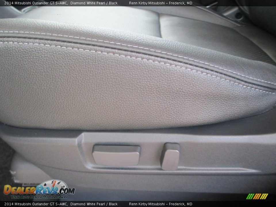 2014 Mitsubishi Outlander GT S-AWC Diamond White Pearl / Black Photo #17
