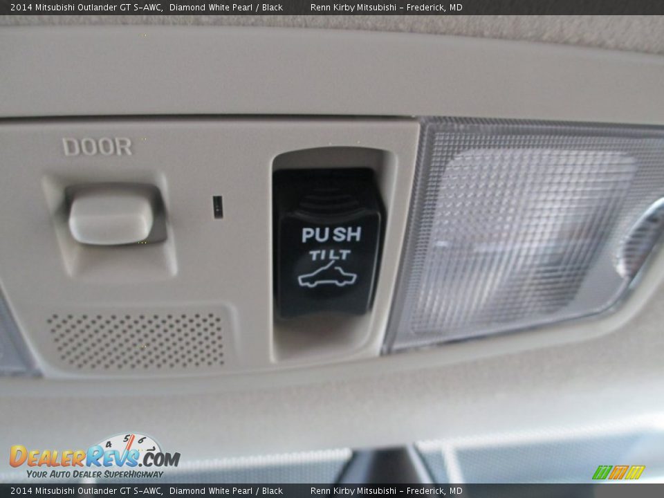 2014 Mitsubishi Outlander GT S-AWC Diamond White Pearl / Black Photo #32