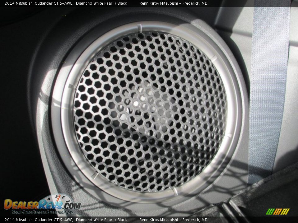 2014 Mitsubishi Outlander GT S-AWC Diamond White Pearl / Black Photo #36