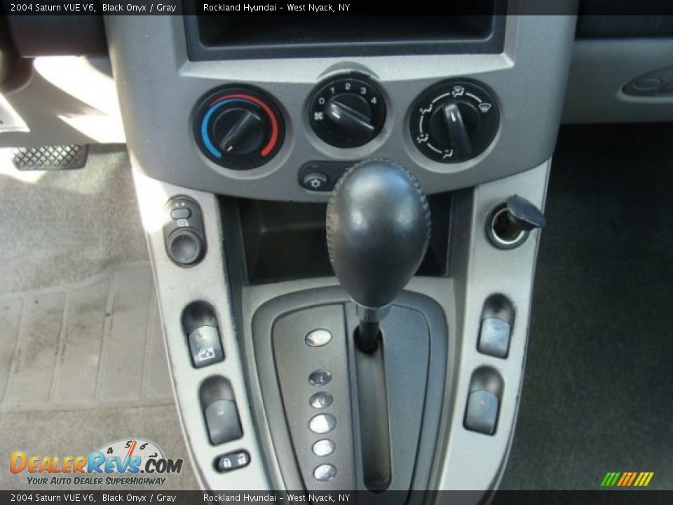 2004 Saturn VUE V6 Black Onyx / Gray Photo #16