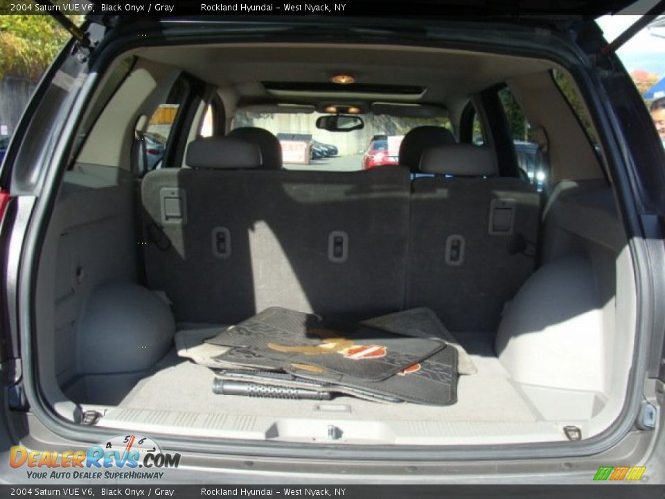 2004 Saturn VUE V6 Black Onyx / Gray Photo #18