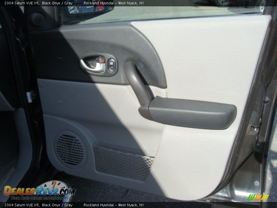 2004 Saturn VUE V6 Black Onyx / Gray Photo #21