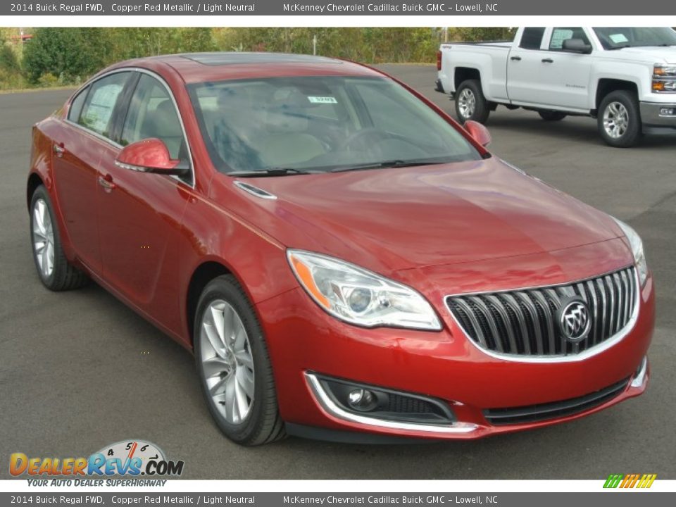 Front 3/4 View of 2014 Buick Regal FWD Photo #1