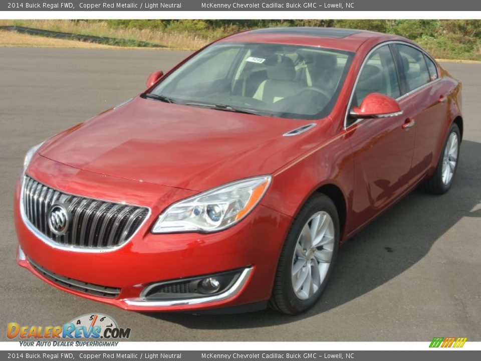 Front 3/4 View of 2014 Buick Regal FWD Photo #2