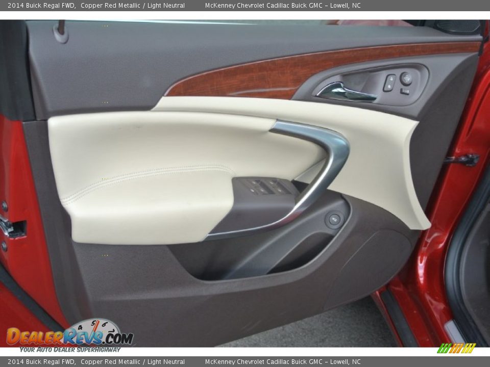 Door Panel of 2014 Buick Regal FWD Photo #9
