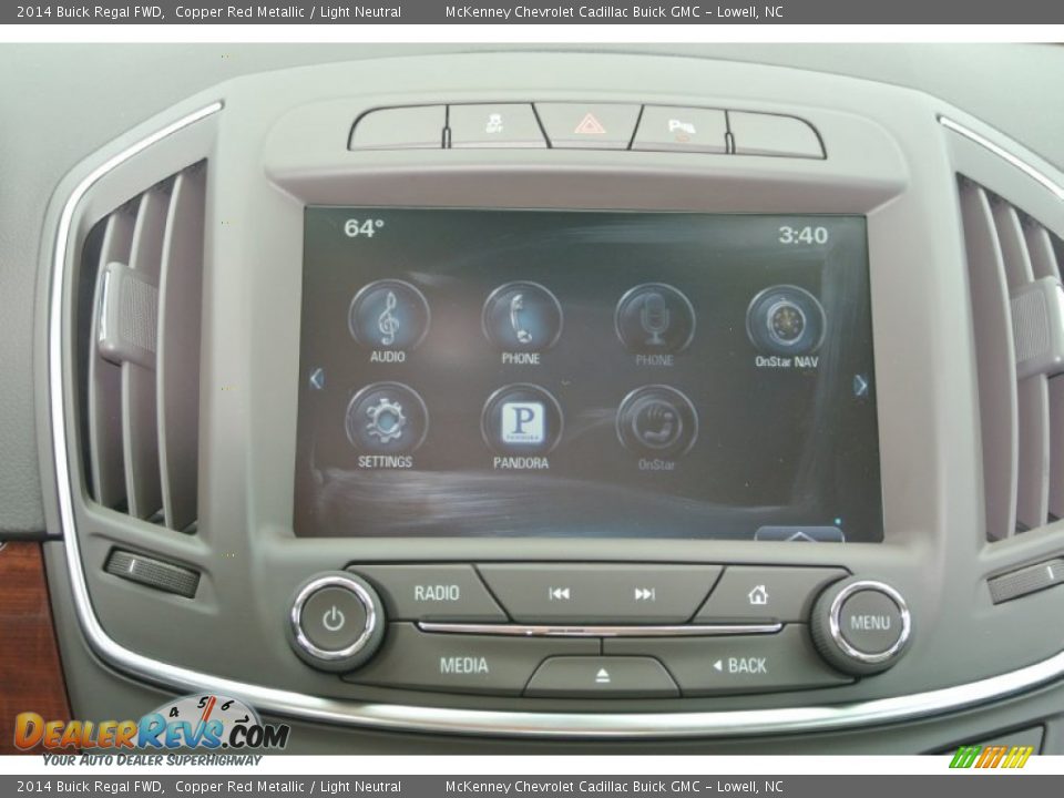 Controls of 2014 Buick Regal FWD Photo #13