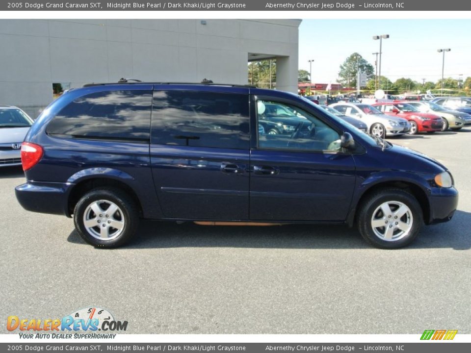 2005 Dodge Grand Caravan SXT Midnight Blue Pearl / Dark Khaki/Light Graystone Photo #6
