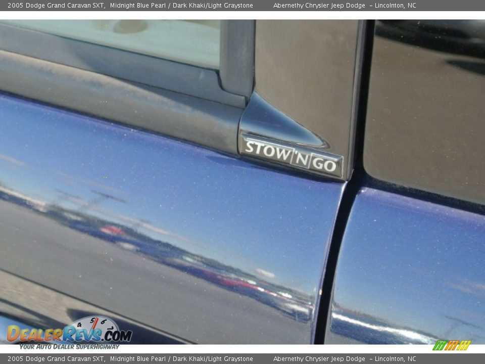 2005 Dodge Grand Caravan SXT Midnight Blue Pearl / Dark Khaki/Light Graystone Photo #7