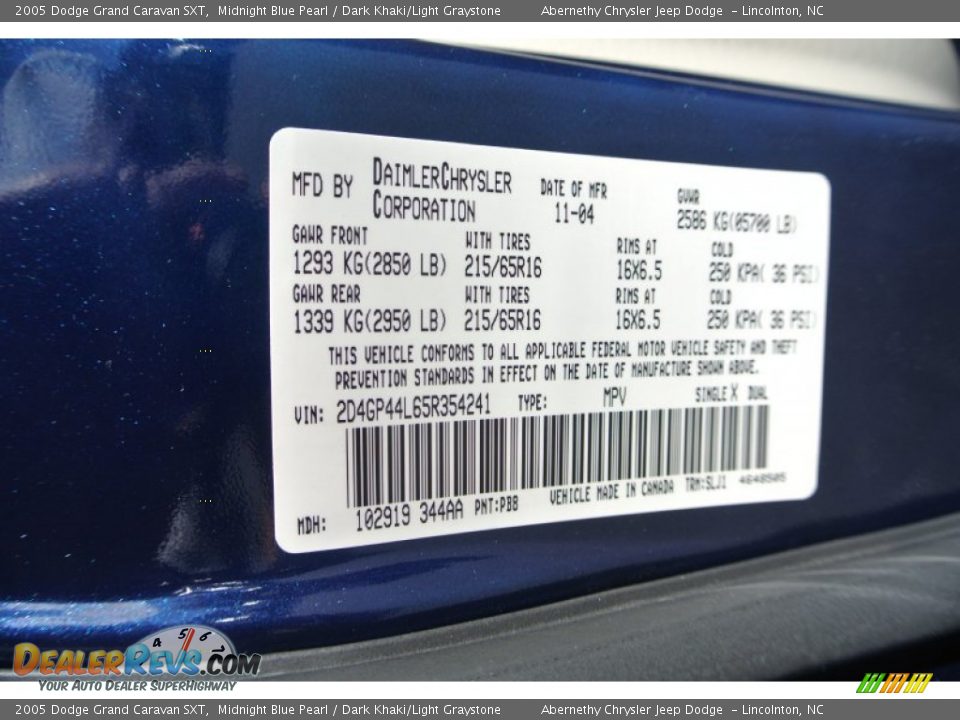 2005 Dodge Grand Caravan SXT Midnight Blue Pearl / Dark Khaki/Light Graystone Photo #8