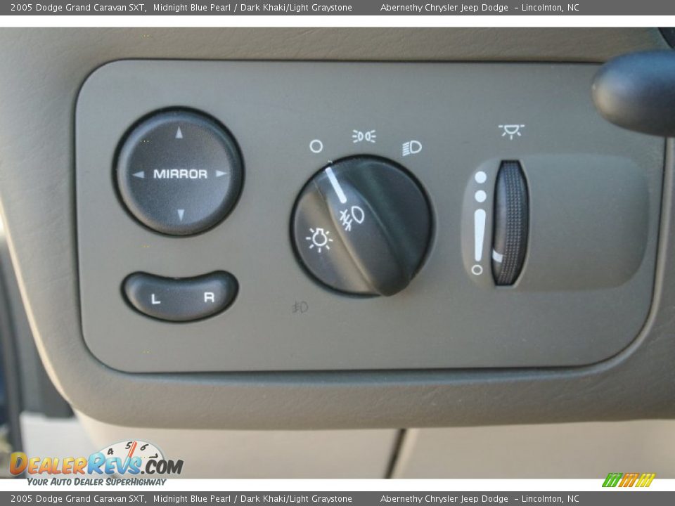 2005 Dodge Grand Caravan SXT Midnight Blue Pearl / Dark Khaki/Light Graystone Photo #11