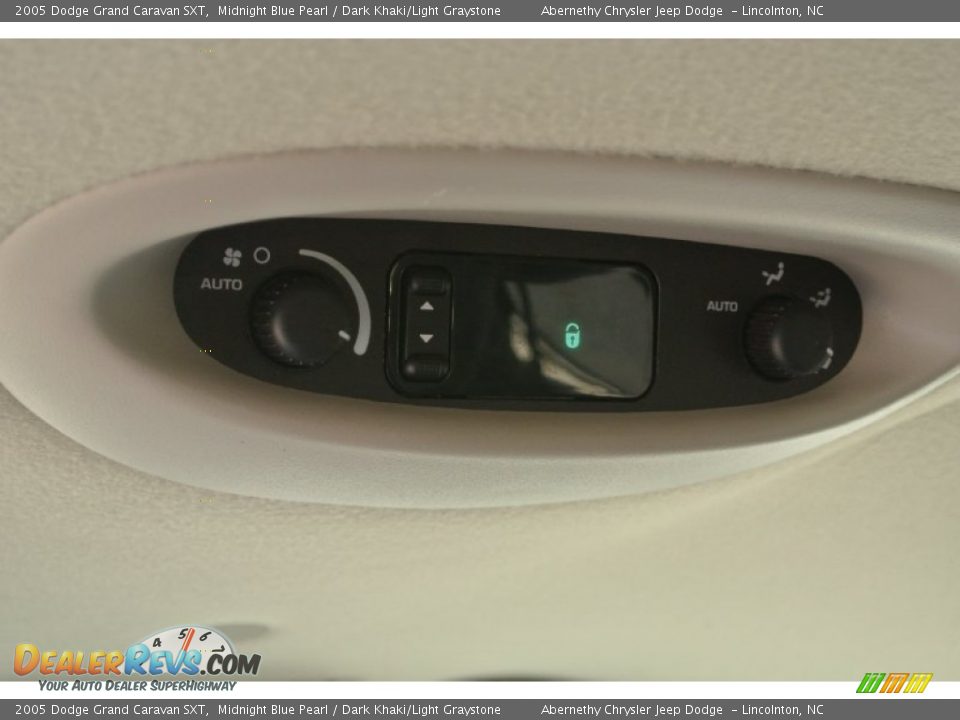 2005 Dodge Grand Caravan SXT Midnight Blue Pearl / Dark Khaki/Light Graystone Photo #18