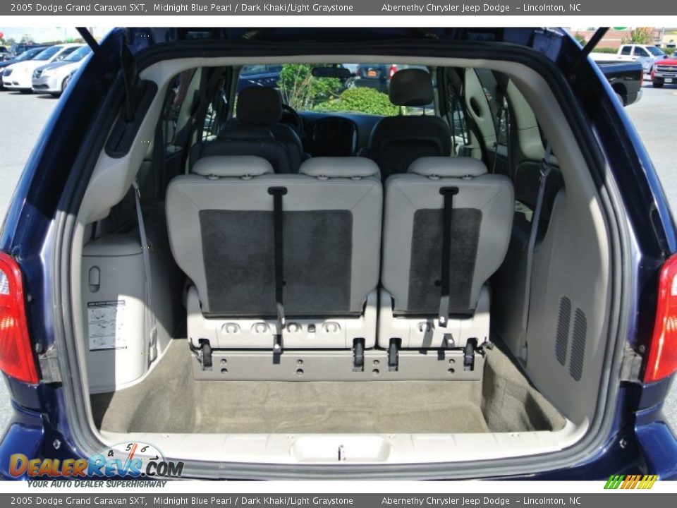 2005 Dodge Grand Caravan SXT Midnight Blue Pearl / Dark Khaki/Light Graystone Photo #19