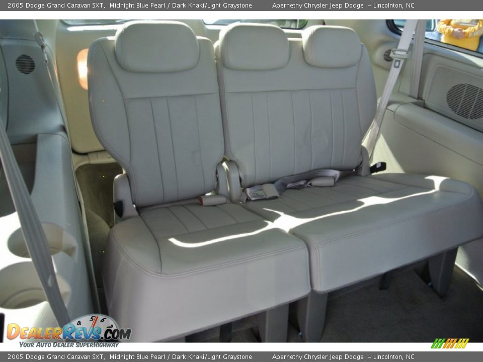 2005 Dodge Grand Caravan SXT Midnight Blue Pearl / Dark Khaki/Light Graystone Photo #20