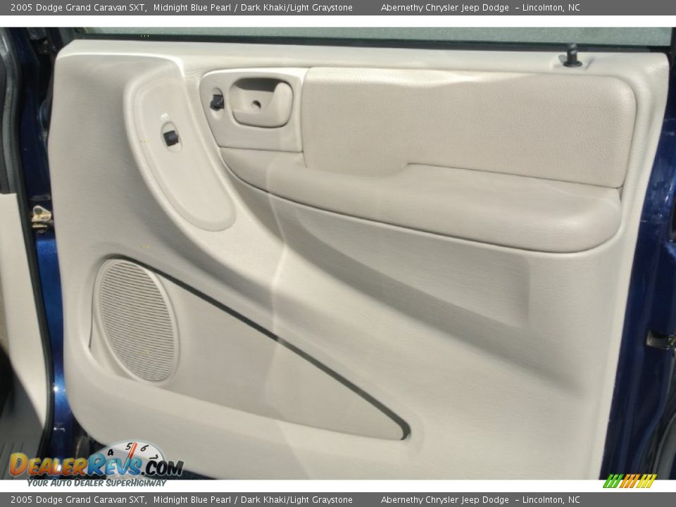 2005 Dodge Grand Caravan SXT Midnight Blue Pearl / Dark Khaki/Light Graystone Photo #22