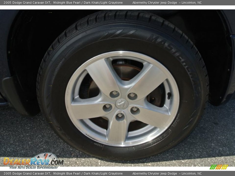 2005 Dodge Grand Caravan SXT Midnight Blue Pearl / Dark Khaki/Light Graystone Photo #23