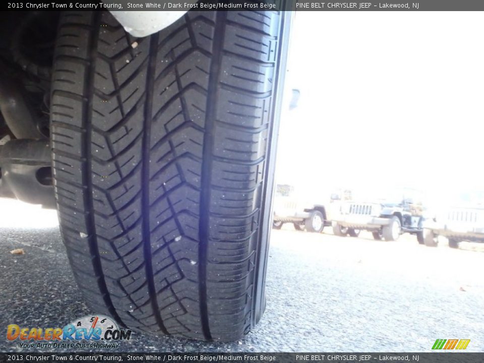 2013 Chrysler Town & Country Touring Stone White / Dark Frost Beige/Medium Frost Beige Photo #24