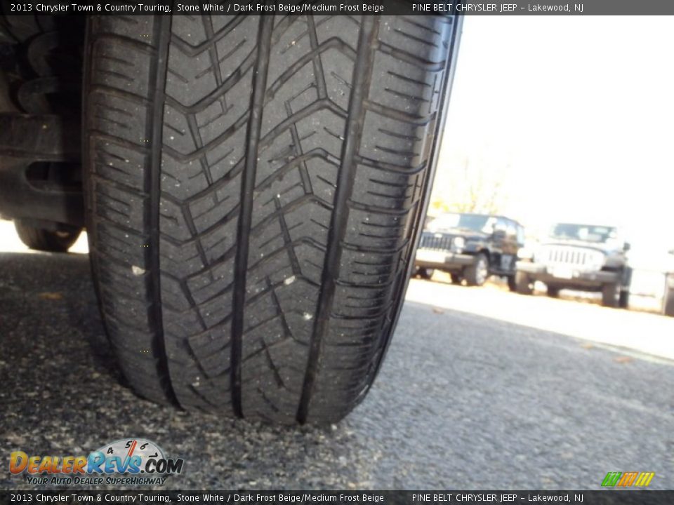 2013 Chrysler Town & Country Touring Stone White / Dark Frost Beige/Medium Frost Beige Photo #25