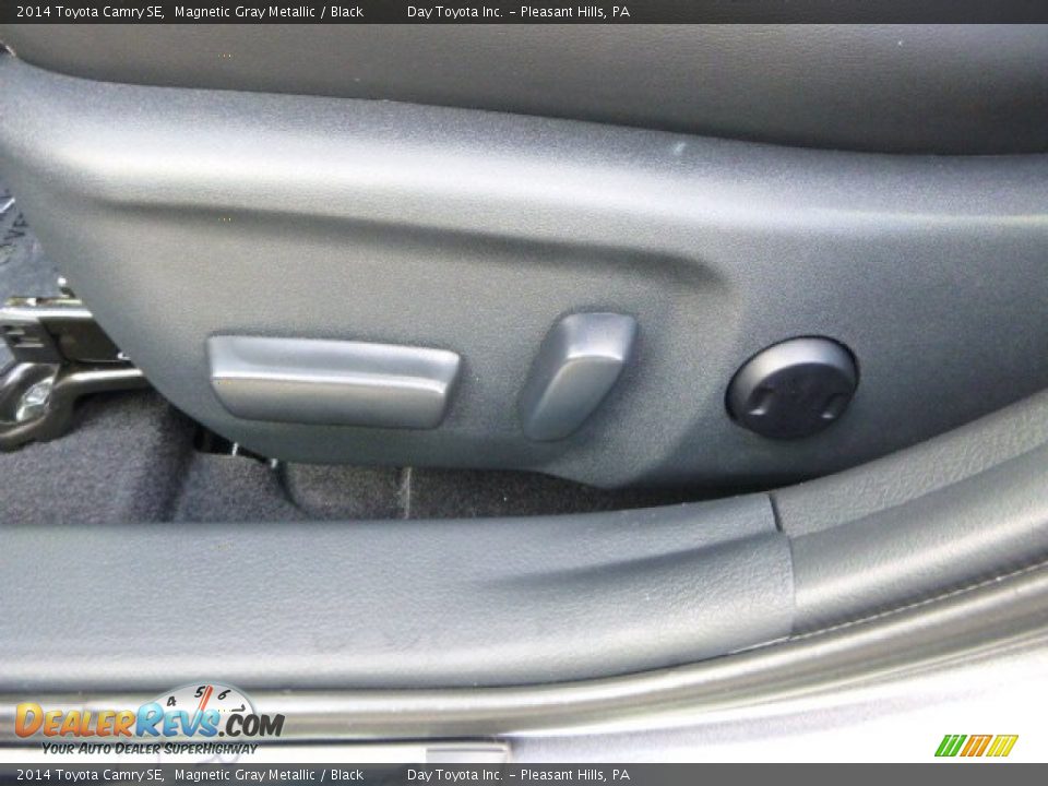 2014 Toyota Camry SE Magnetic Gray Metallic / Black Photo #15