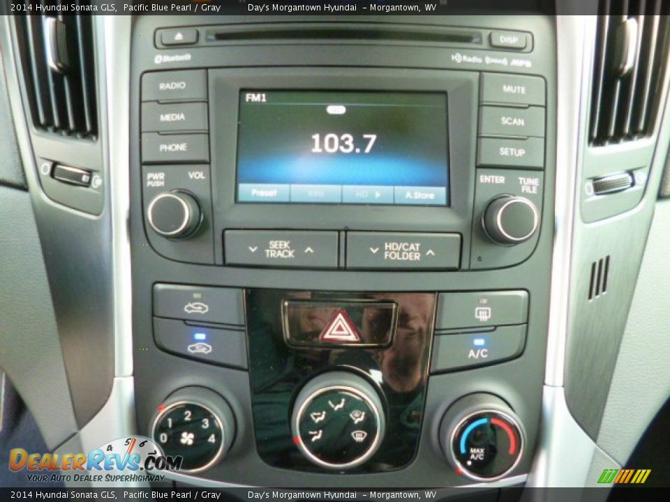 Controls of 2014 Hyundai Sonata GLS Photo #19