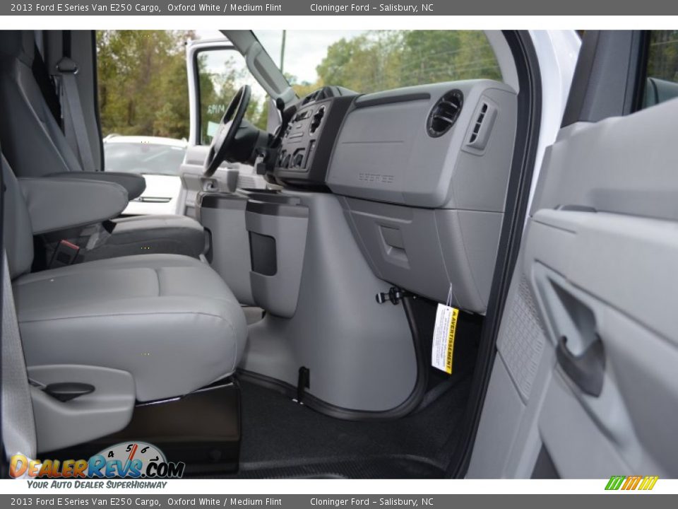 2013 Ford E Series Van E250 Cargo Oxford White / Medium Flint Photo #17
