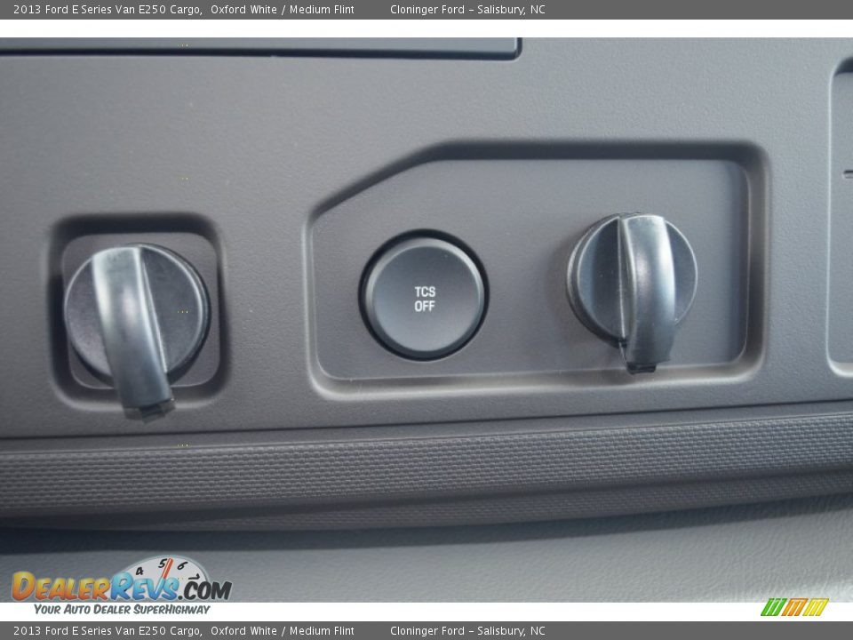2013 Ford E Series Van E250 Cargo Oxford White / Medium Flint Photo #24