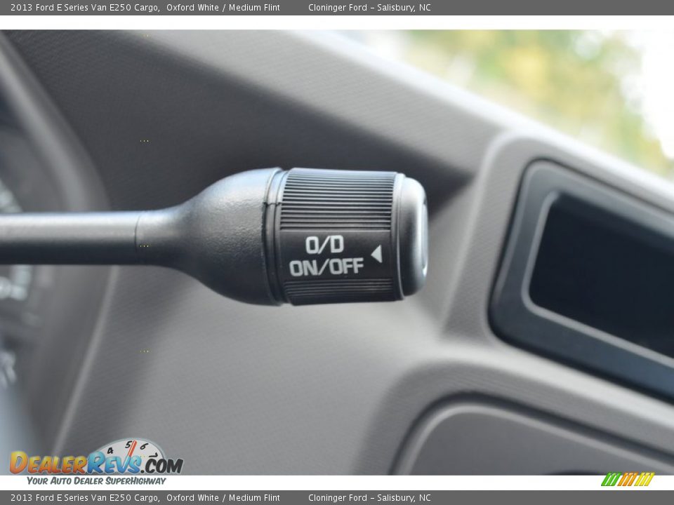 2013 Ford E Series Van E250 Cargo Oxford White / Medium Flint Photo #29