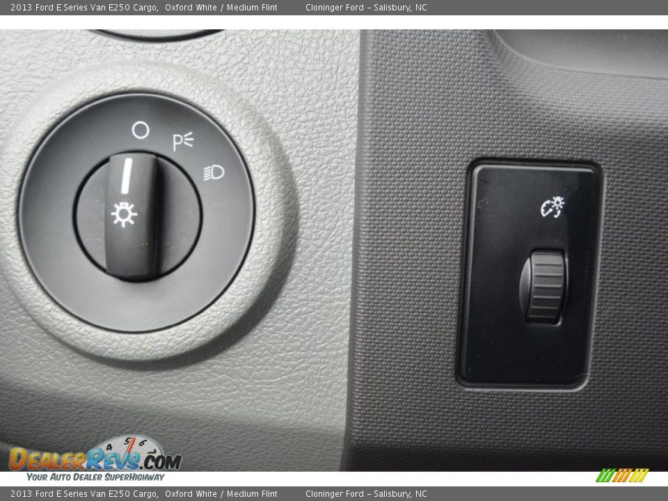 2013 Ford E Series Van E250 Cargo Oxford White / Medium Flint Photo #30